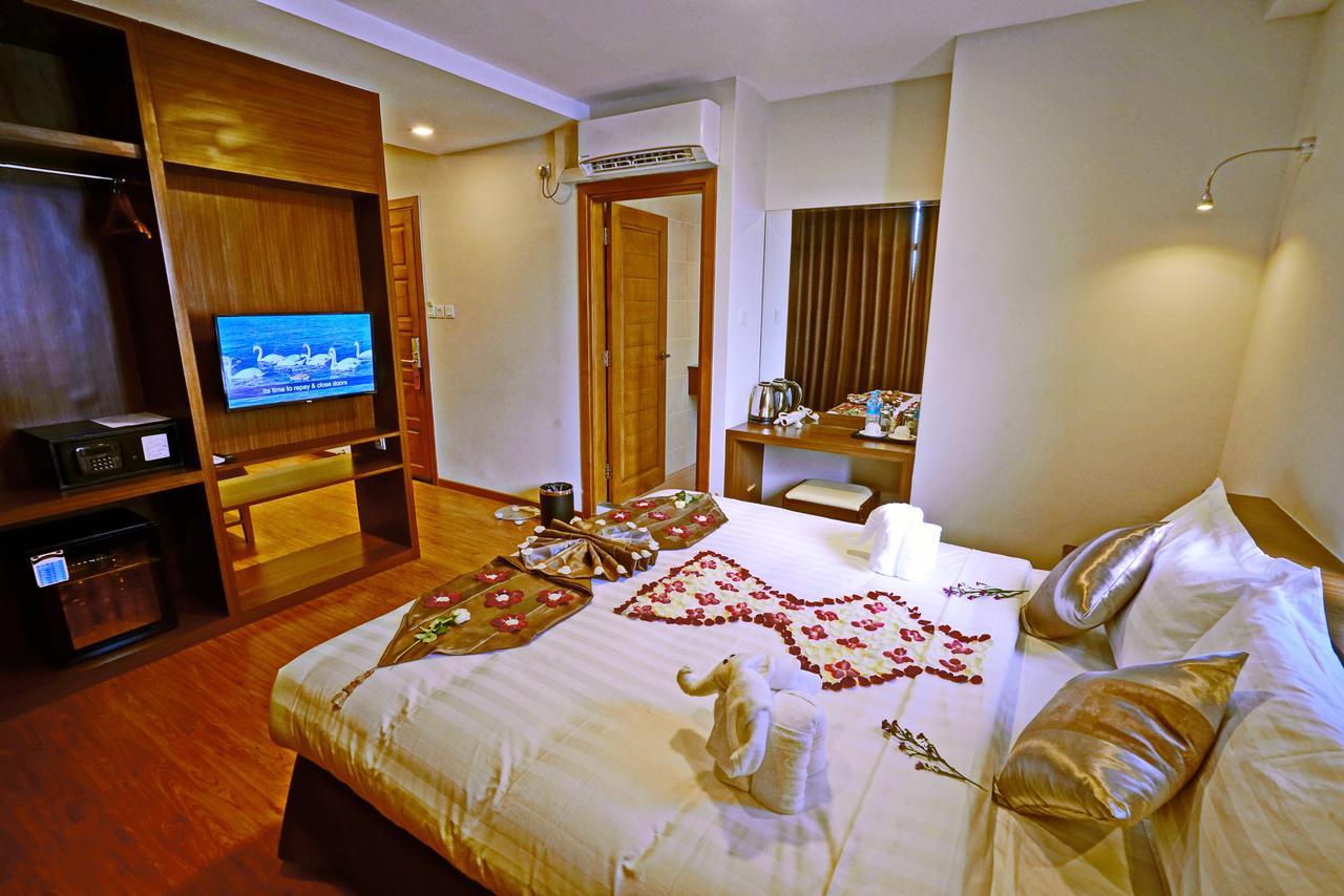 Sanctuary Hotel Mandalay Exterior photo
